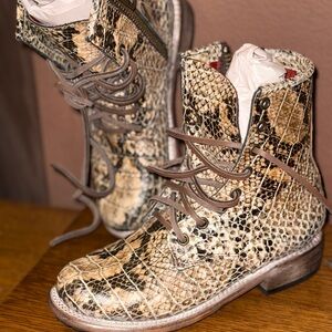 FREEBIRD SIZE 5 Manchester Boots